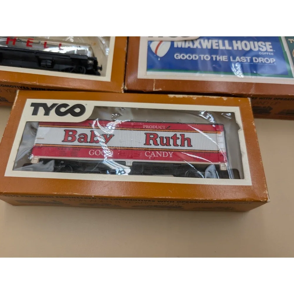 Tyco Train Cars Lot W Track & Billboard Whistle 10 Pcs Baby Ruth Jell-o Shell